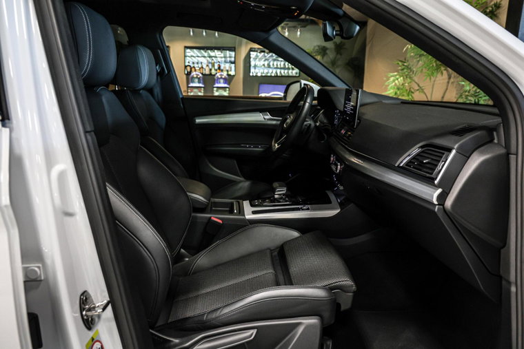Vehicle Image 21