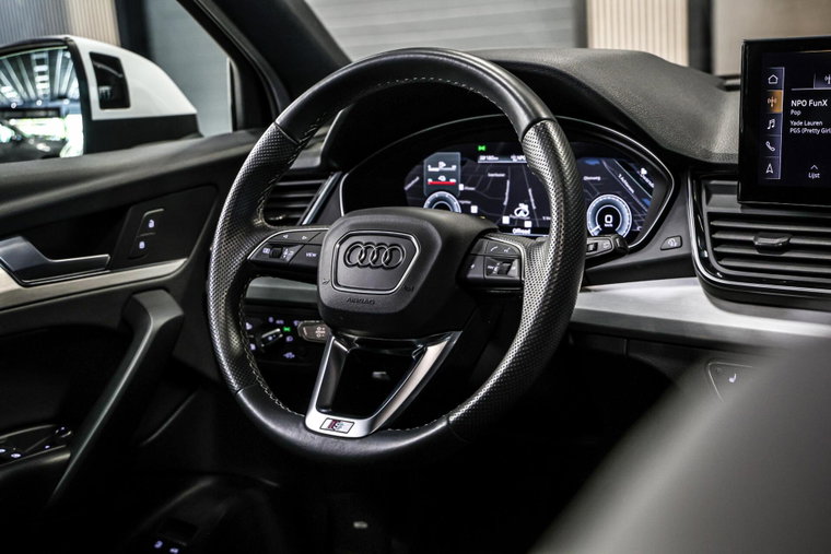 Vehicle Image 30