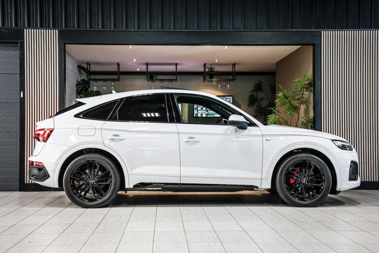 Vehicle Image 8