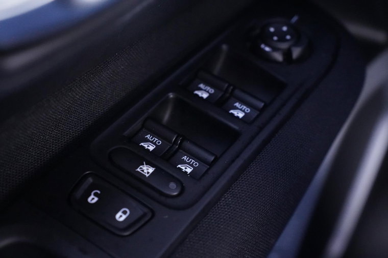 Vehicle Image 25