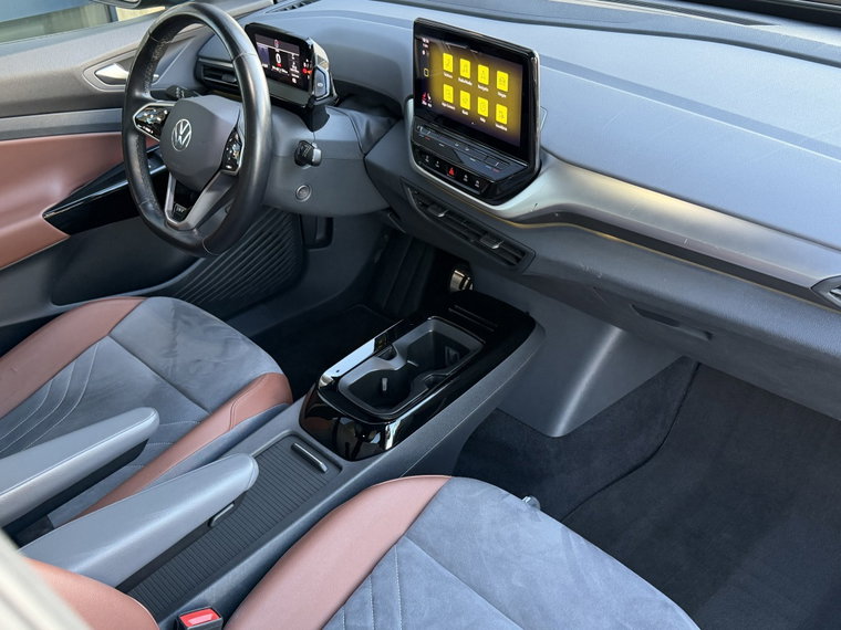 Vehicle Image 23