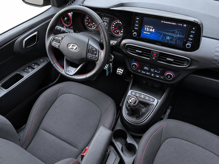 Vehicle Image 12