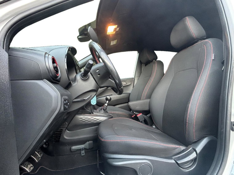 Vehicle Image 16