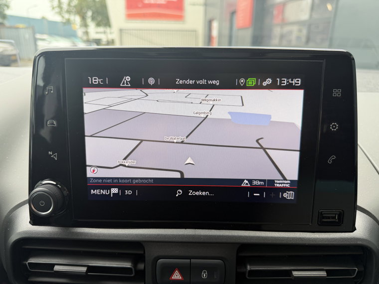 Vehicle Image 25