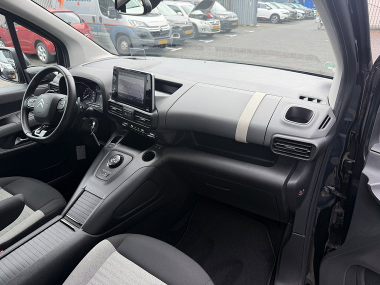 Vehicle Image 36
