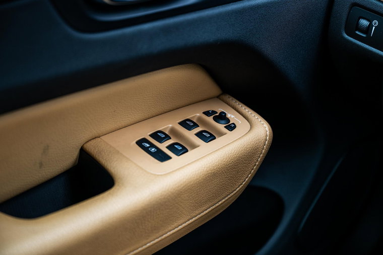 Vehicle Image 25