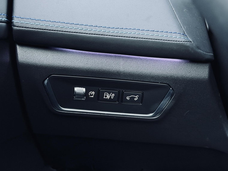 Vehicle Image 23