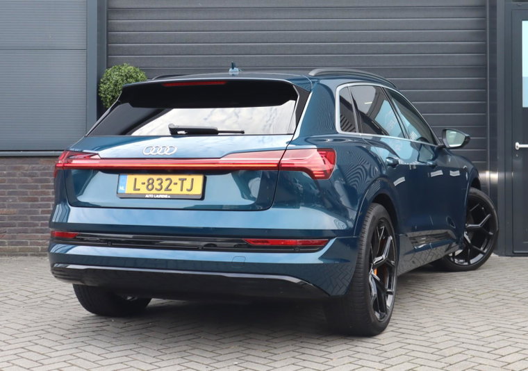 Vehicle Image 32