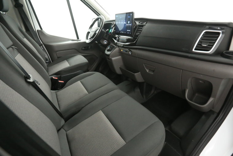 Vehicle Image 25