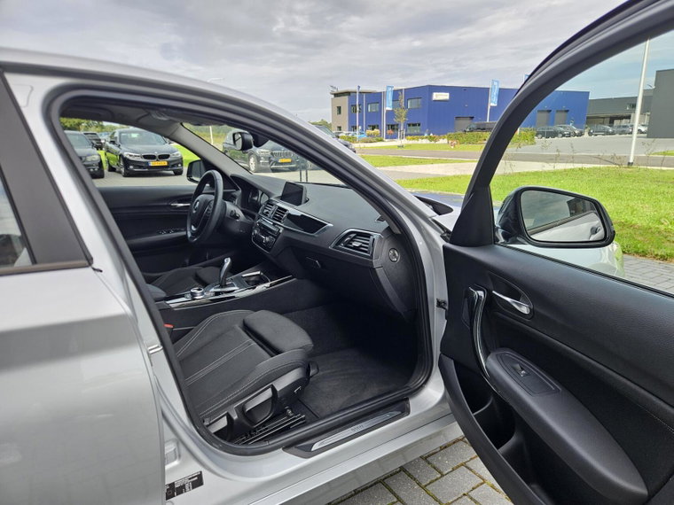 Vehicle Image 50
