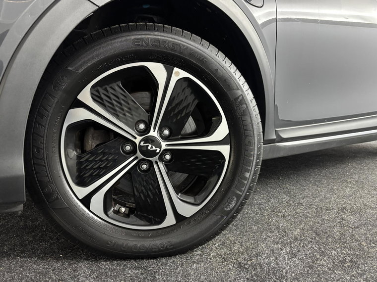 Vehicle Image 36