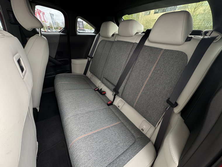 Vehicle Image 37
