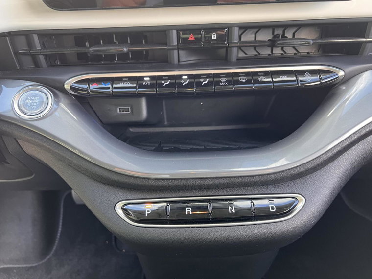 Vehicle Image 33