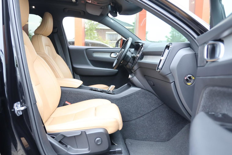 Vehicle Image 26