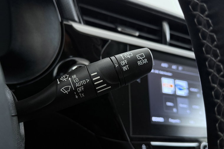 Vehicle Image 32