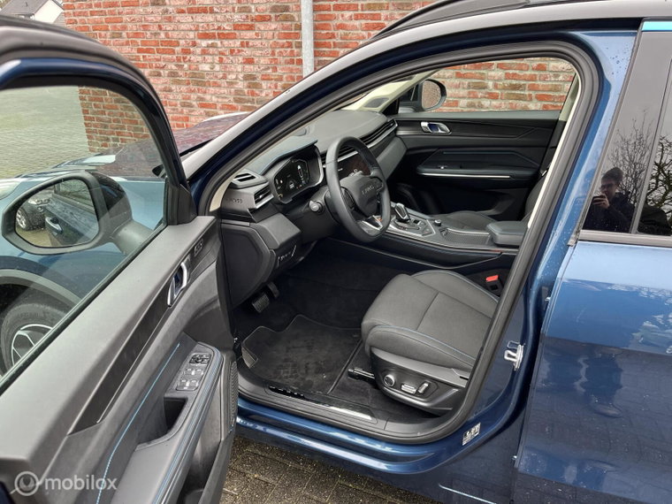 Vehicle Image 10