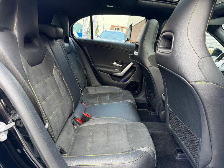 Vehicle Image 32