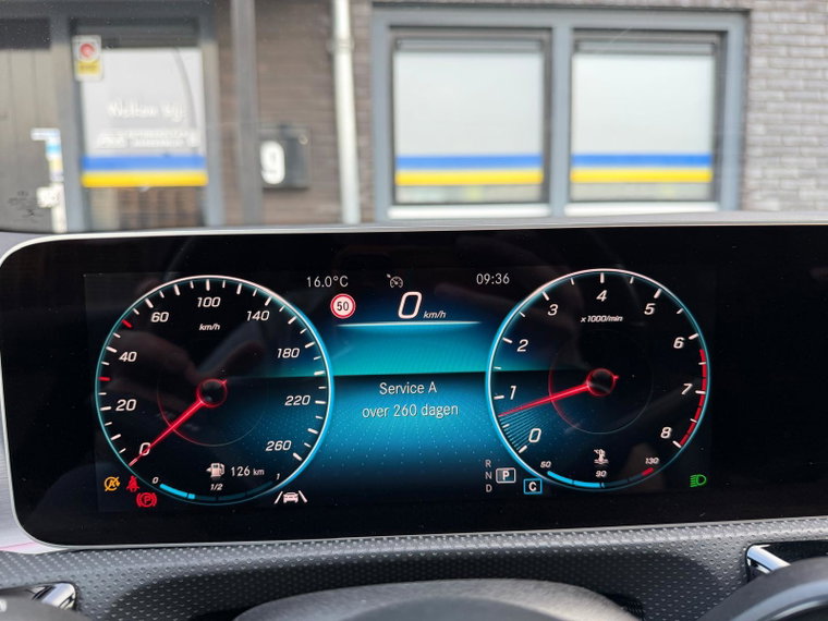 Vehicle Image 38