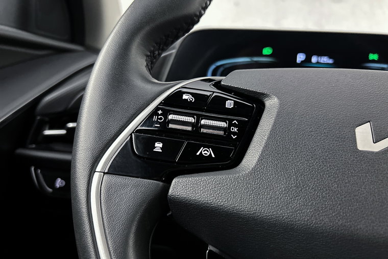 Vehicle Image 17