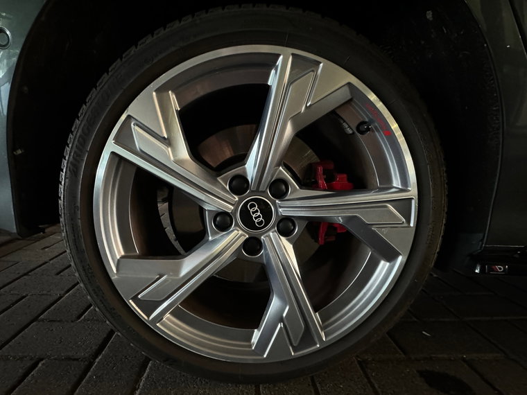 Vehicle Image 21