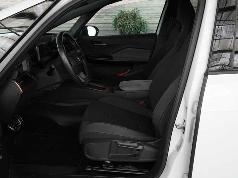 Vehicle Image 28