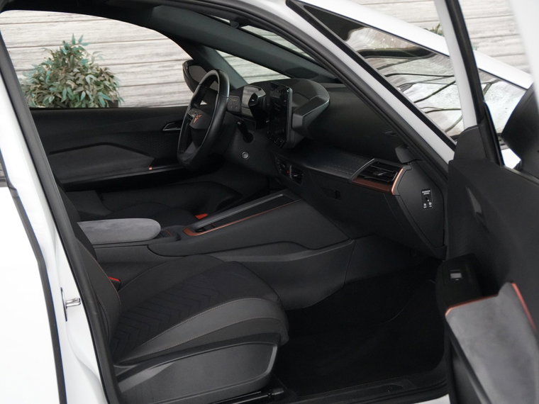 Vehicle Image 32