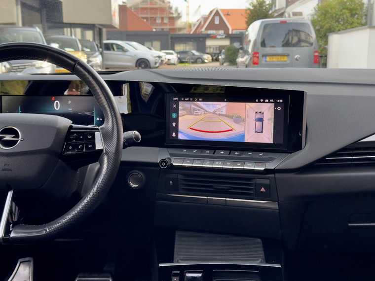Vehicle Image 25