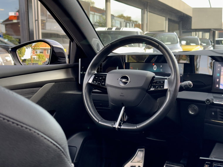 Vehicle Image 32