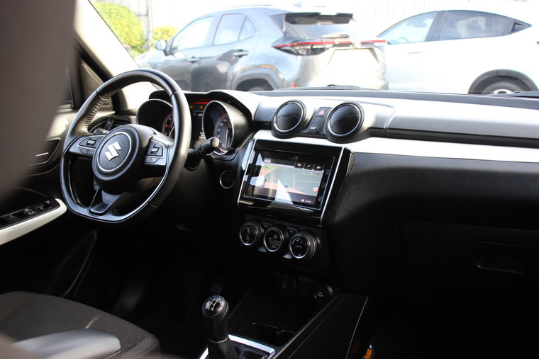 Vehicle Image 25