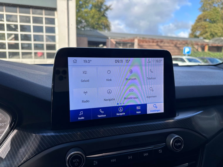 Vehicle Image 25