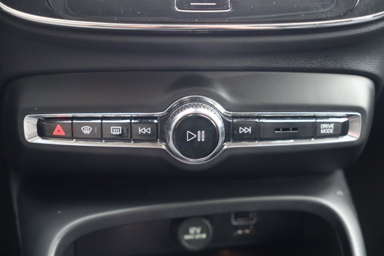 Vehicle Image 40
