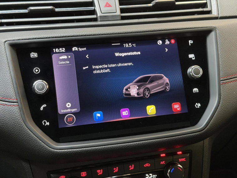 Vehicle Image 25