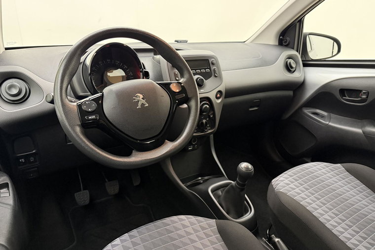 Vehicle Image 16