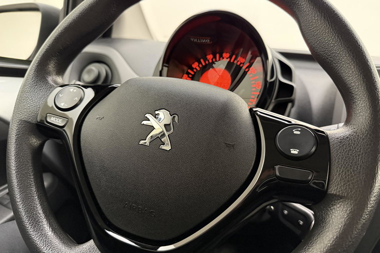 Vehicle Image 17