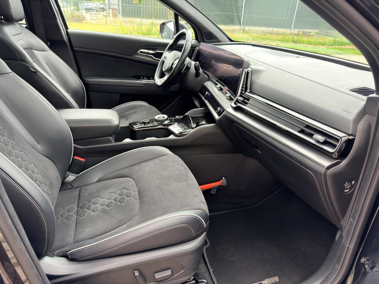 Vehicle Image 32