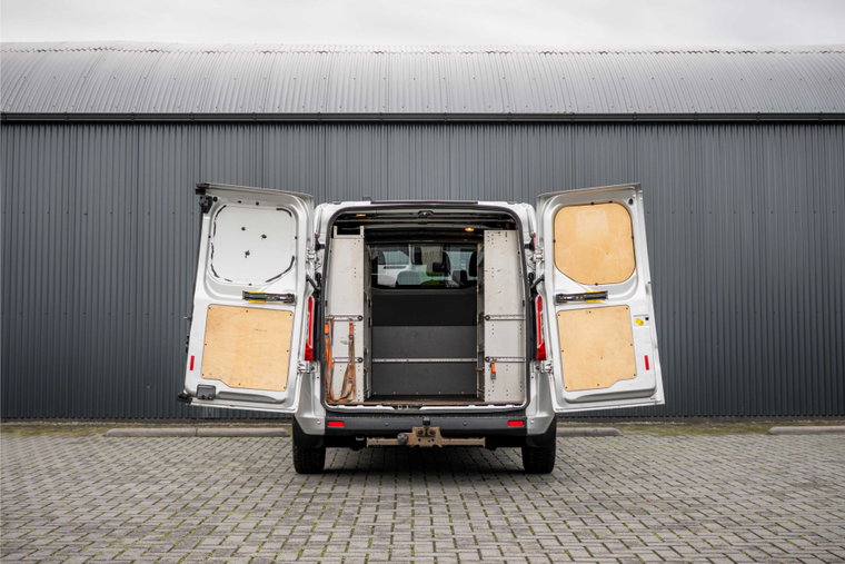 Vehicle Image 9