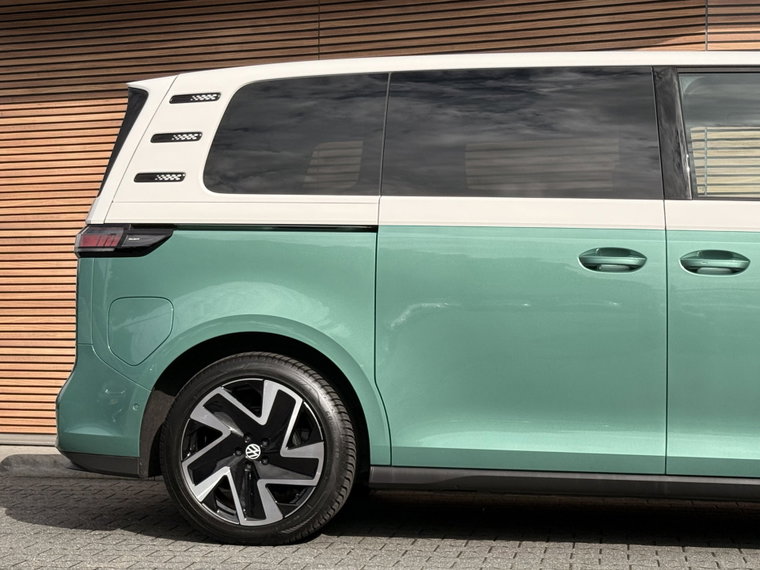 Vehicle Image 23