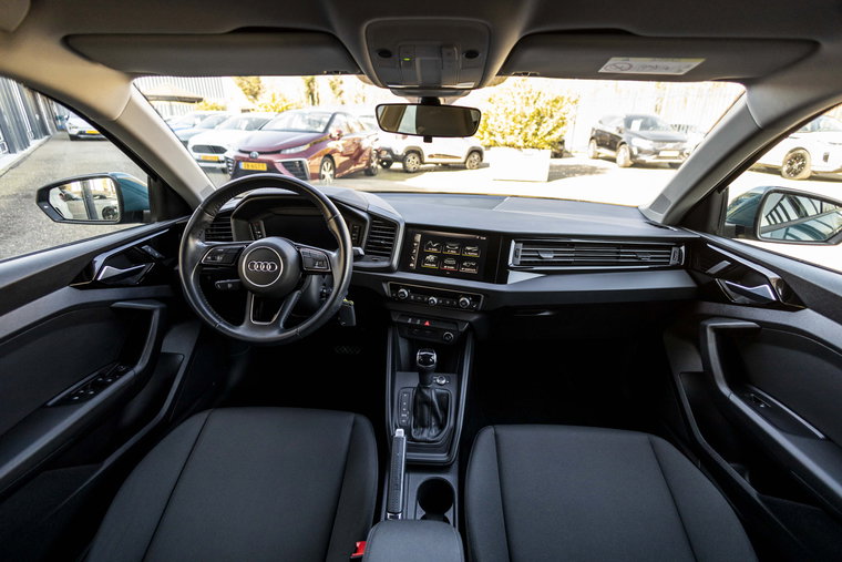 Vehicle Image 15