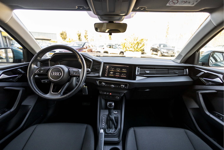 Vehicle Image 16