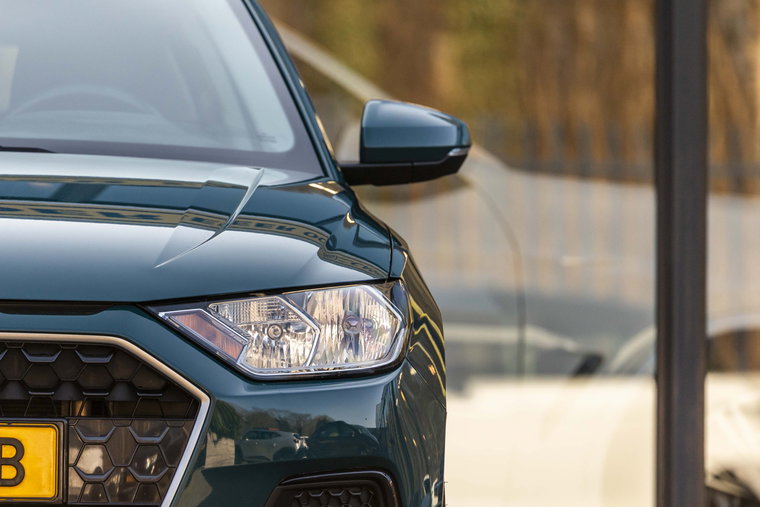 Vehicle Image 4