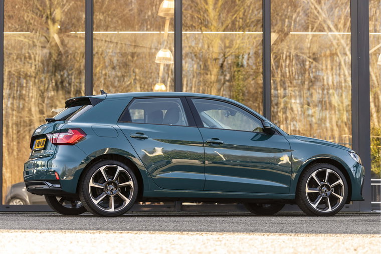 Vehicle Image 5
