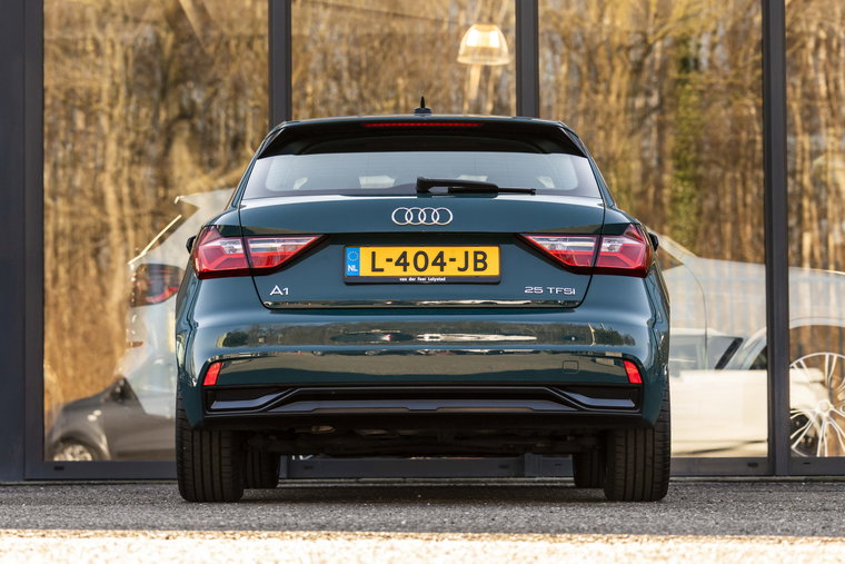 Vehicle Image 6