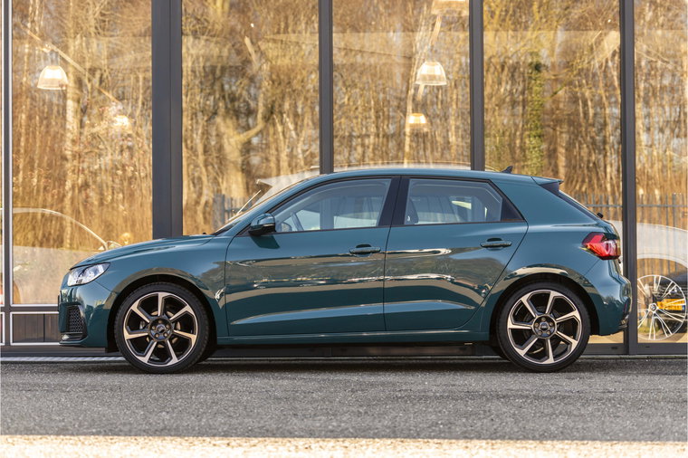 Vehicle Image 8