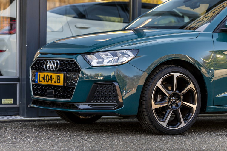Vehicle Image 11