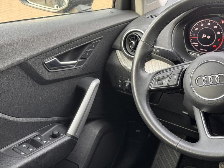 Vehicle Image 25