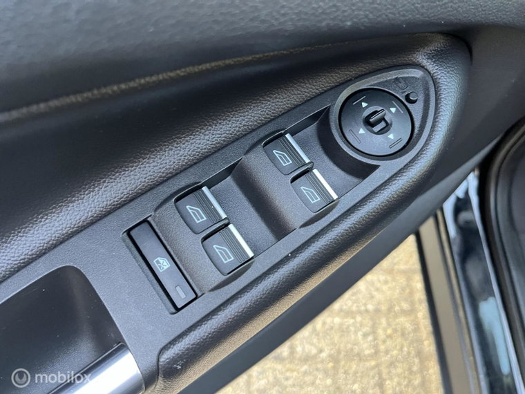 Vehicle Image 24