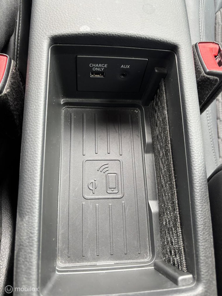Vehicle Image 32