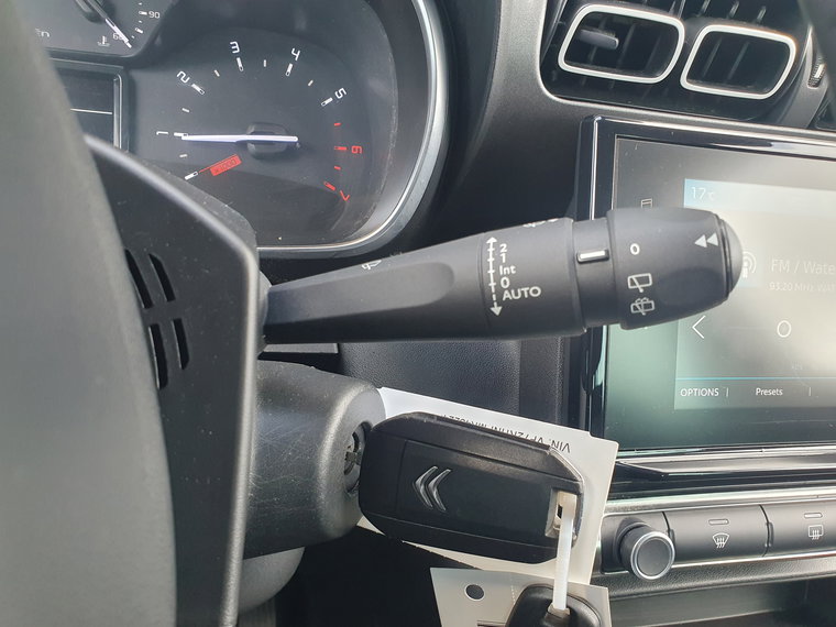 Vehicle Image 38