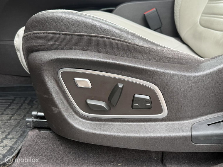 Vehicle Image 29