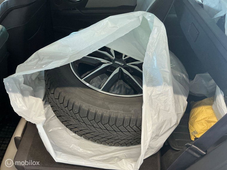 Vehicle Image 37